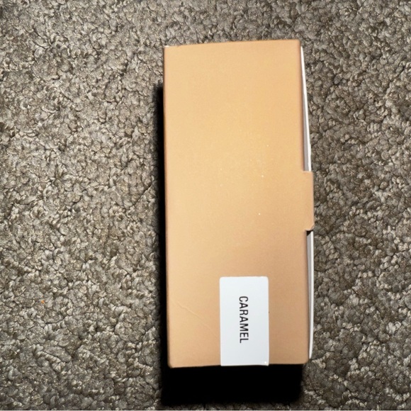 Anastasia bronzer - Picture 2 of 3